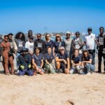 Le Cojoj op opruimdag bij het Ngor-strand