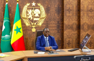 De hyperactieve campagne van Macky Sall laat waarnemers perplex achter.
