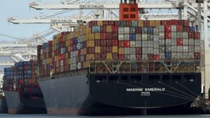 Wereldwijde logistieke schok: Maersk legt importtoeslag op