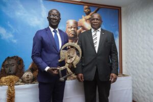 Het Monument voor de Afrikaanse Renaissance verwelkomt Gabonese culturele kunstwerken
