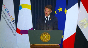 Macron viert het Frans als oorlogsbuit van Senghor, Bourguiba, Diori en Hamani