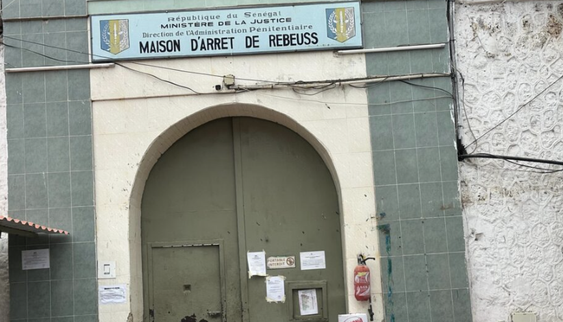 Moussa Sarr inspecteert de Rebeuss-gevangenis om 21:00 uur