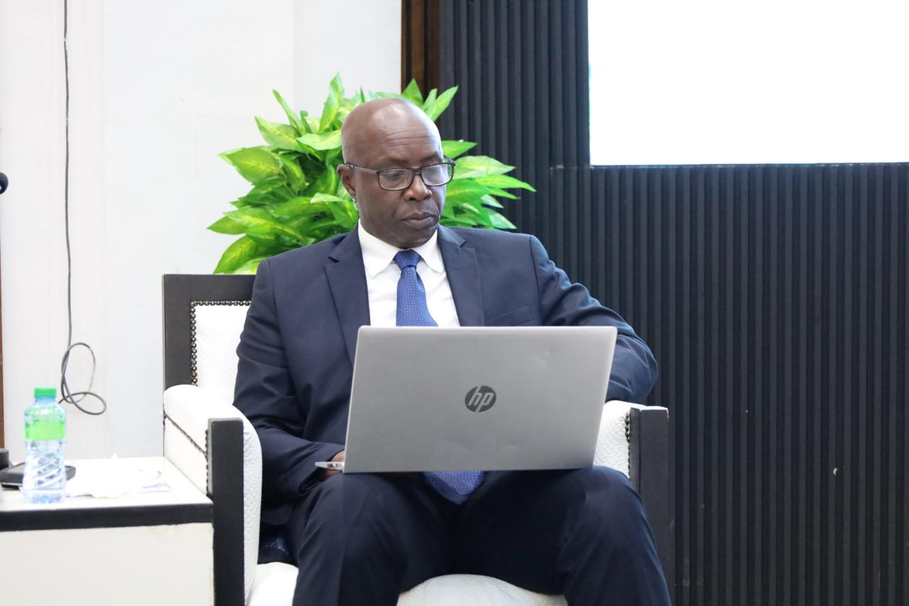 Abdoulaye Ly ontrafelt de mechanismen en valkuilen van publiek-private samenwerkingen in Senegal