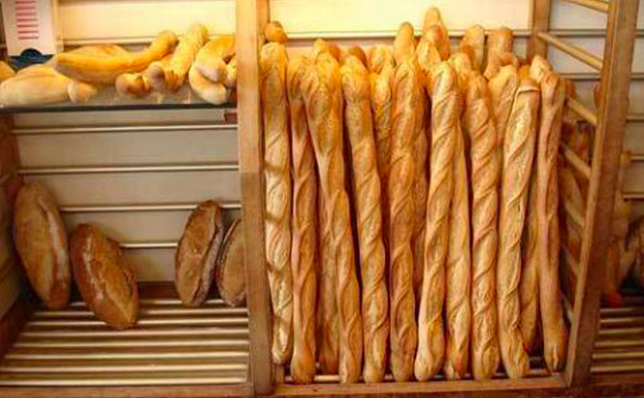 Bakkers eisen baguetteprijs van 210 FCFA en dreigen met een broodtekort