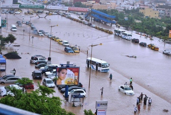 Dakar overspoeld door oude demonen