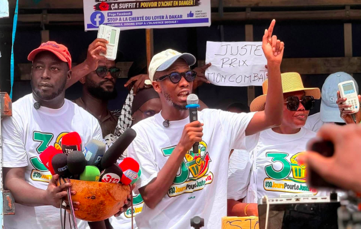 Mensen uit Dakar protesteren op straat tegen de hoge kosten van levensonderhoud