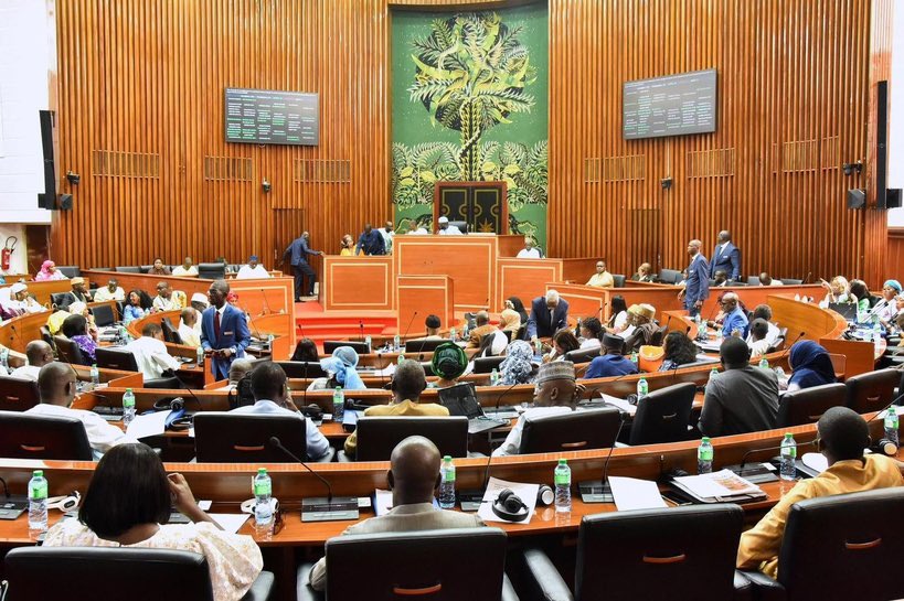 Sonko relativeert spanningen met de regering