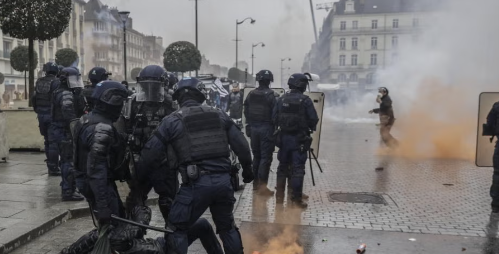 De kosten van levensonderhoud voeden de protesten in Europa.