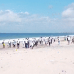 Op het strand van Yoff maken achtergelaten injectiespuiten bewoners ongerust