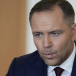 Poolse president draait terug tijdens vlucht naar Senegal