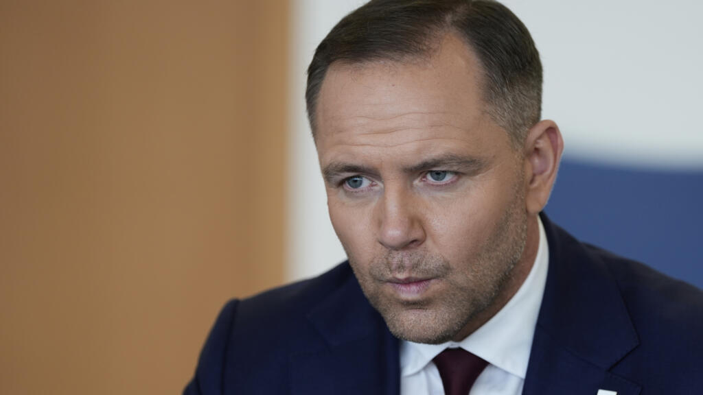Poolse president draait terug tijdens vlucht naar Senegal