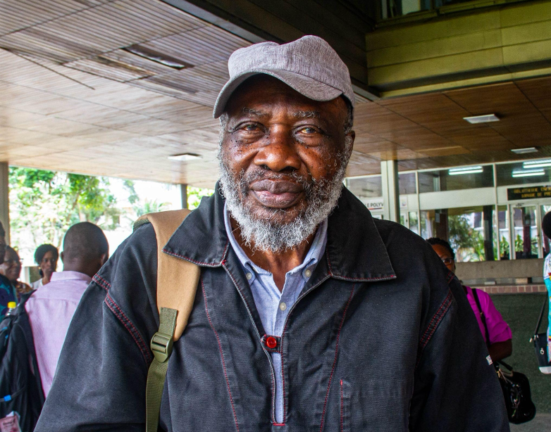 Soweto: Gefusilleerde Zonnen van Paul Dakeyo of de poëtische samenkomst